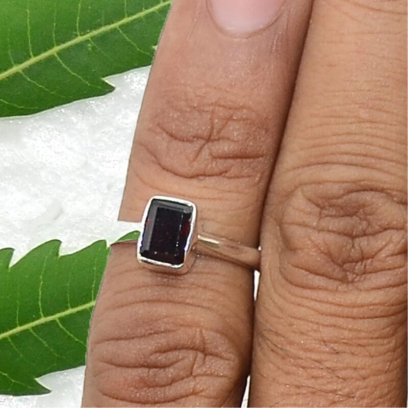 925 Solid Sterling Silver Garnet Gemstone Ring - Image 2
