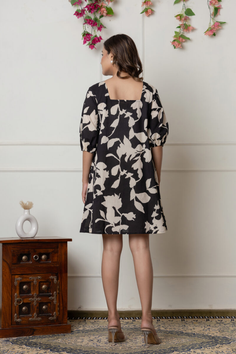 Black & Beige Oversized Floral Short Dress - Image 6