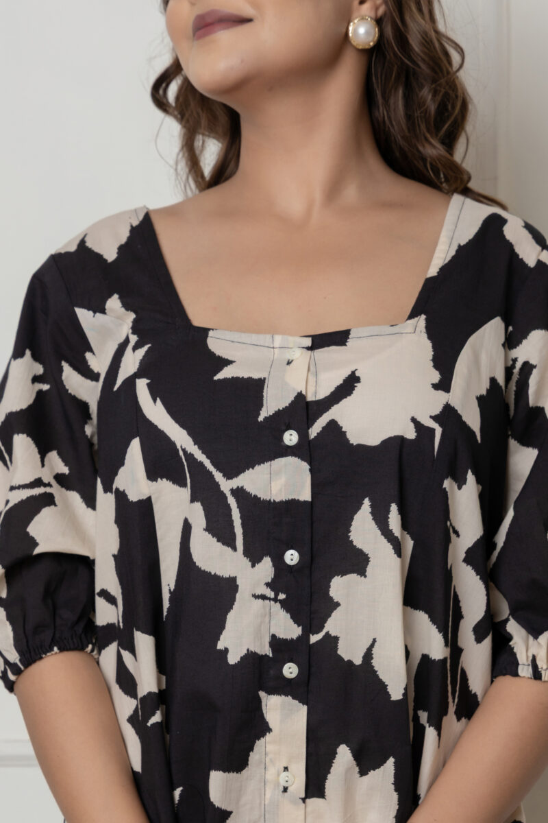 Black & Beige Oversized Floral Short Dress - Image 2